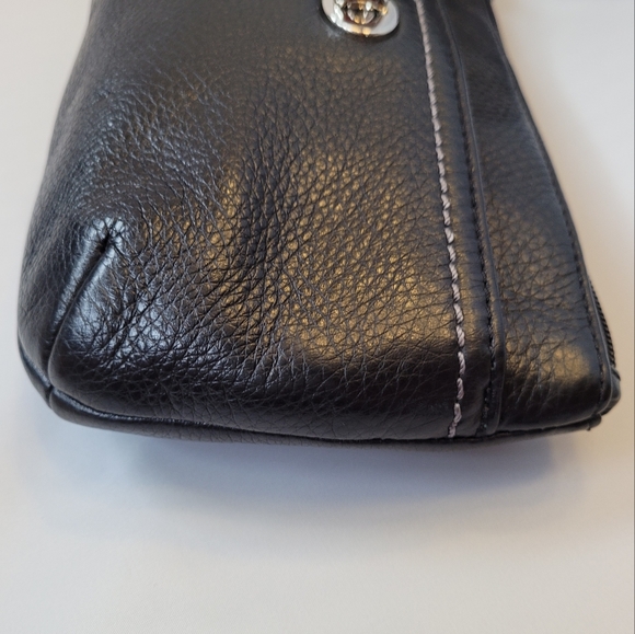 Coach Wristlet Black Leather Silver Turnlock - Picture 3 of 8